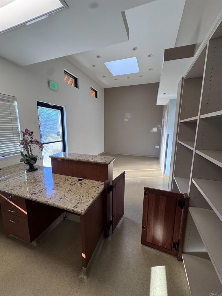 7527 Draper Avenue Property Photo 7