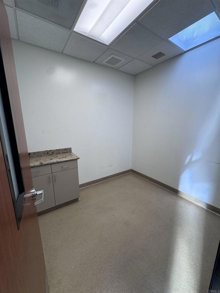 7527 Draper Avenue Property Photo 8