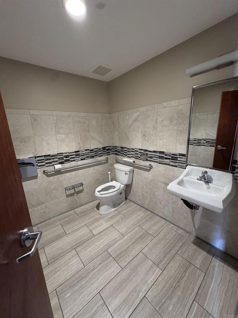7527 Draper Avenue Property Photo 10