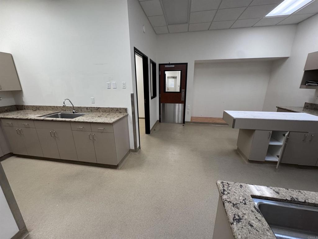7527 Draper Avenue Property Photo 12
