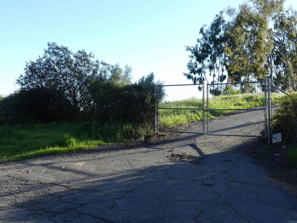 725 Yucca Road Property Photo 2