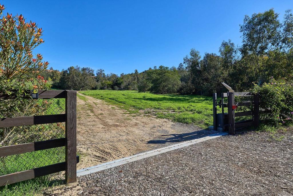 16331 Rambla De Las Flores Property Photo 4