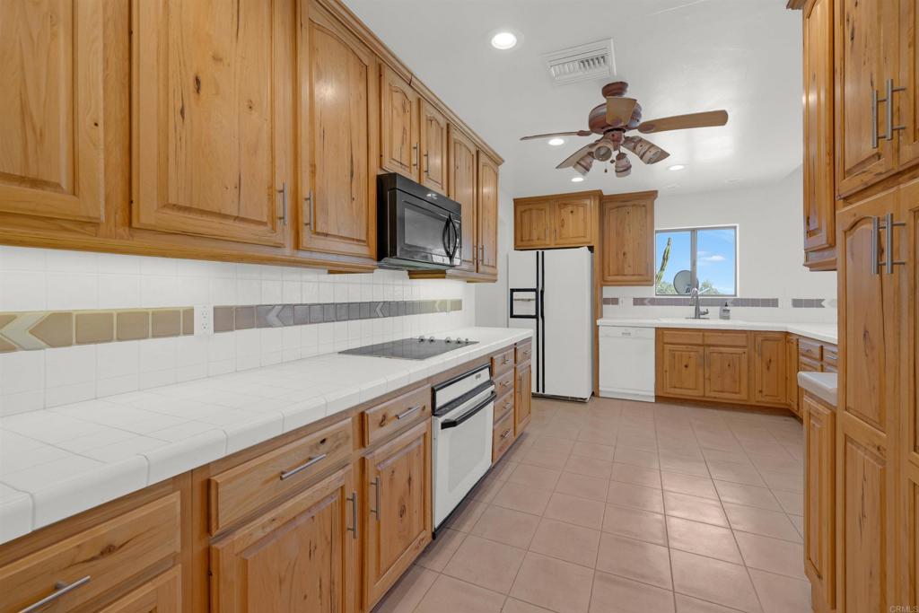 6226 Split Mountain Road Property Photo 4