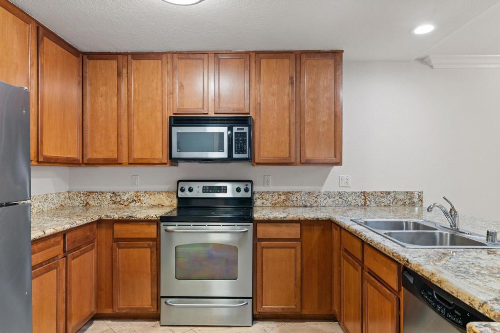 1075 N Escondido 104 Property Photo 4