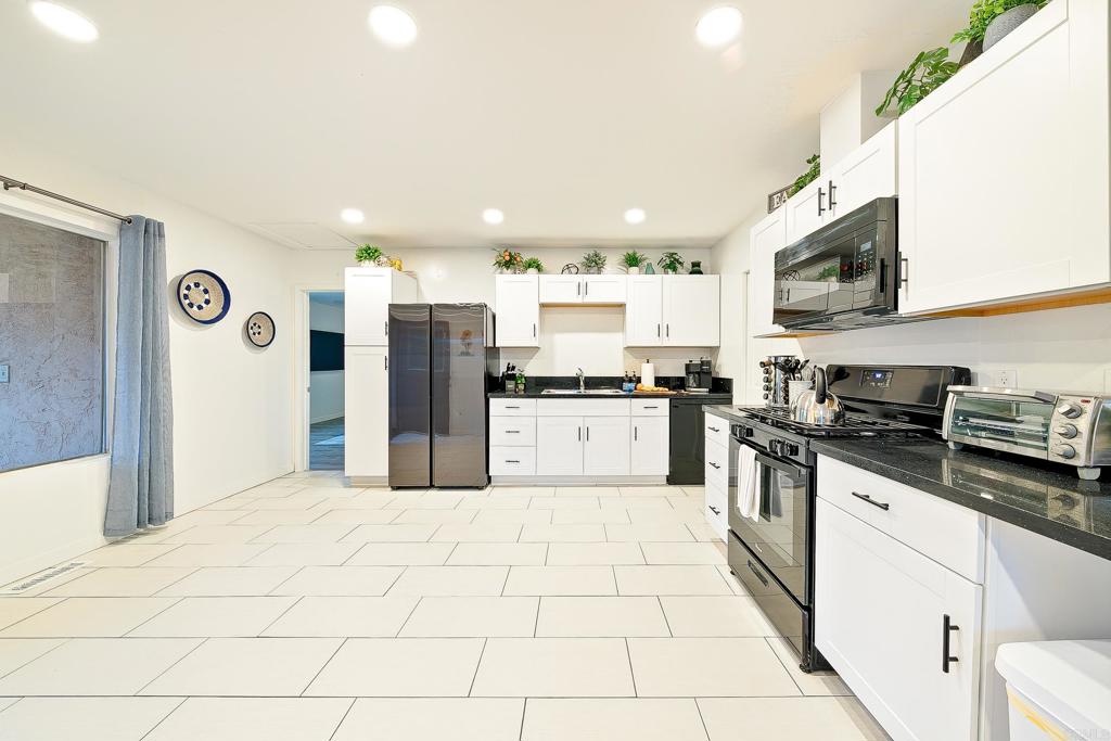 965 Rosecrans Street Property Photo 14