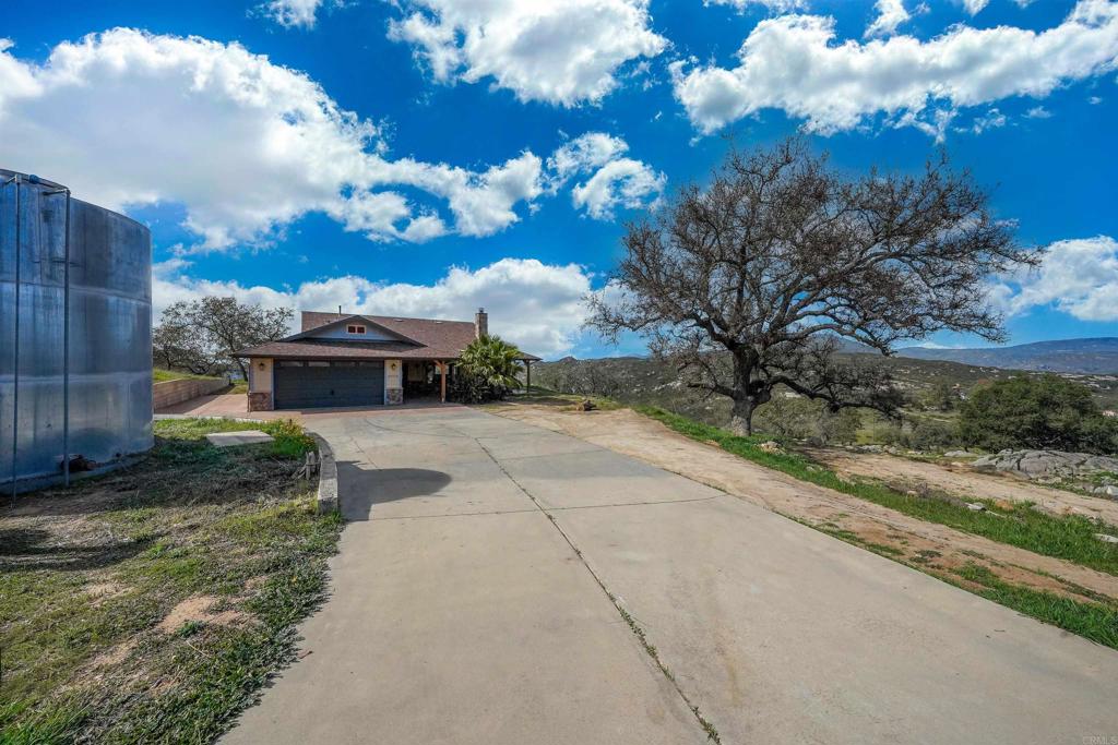24710 Sutherland Drive Property Photo 10