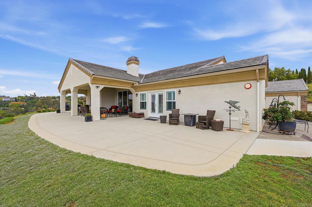 3600 Linda Vista Drive Property Photo 4