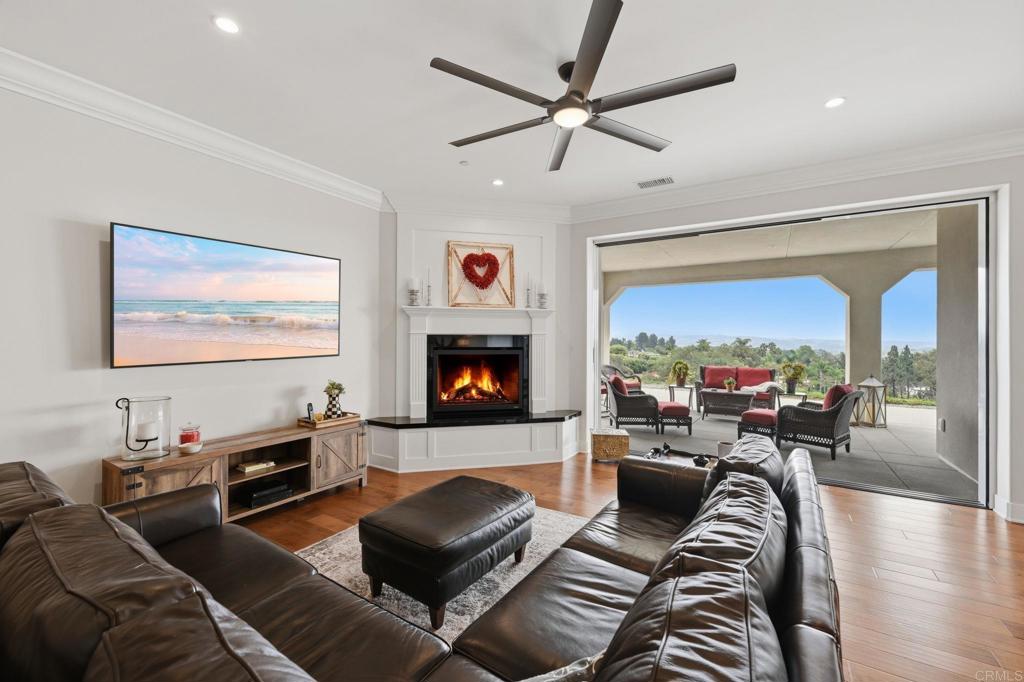 3600 Linda Vista Drive Property Photo 10