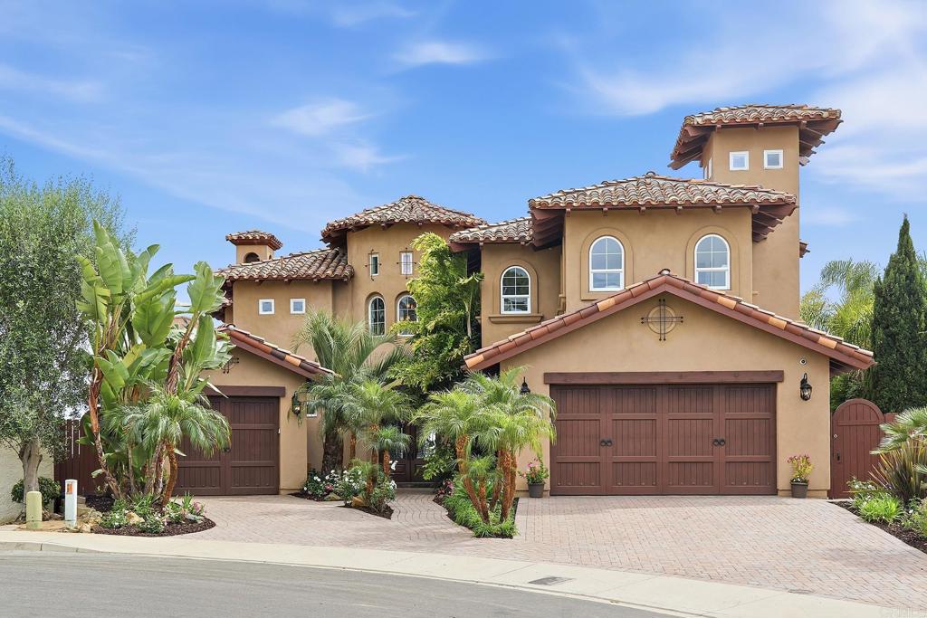 6811 Vianda Court Property Photo 4