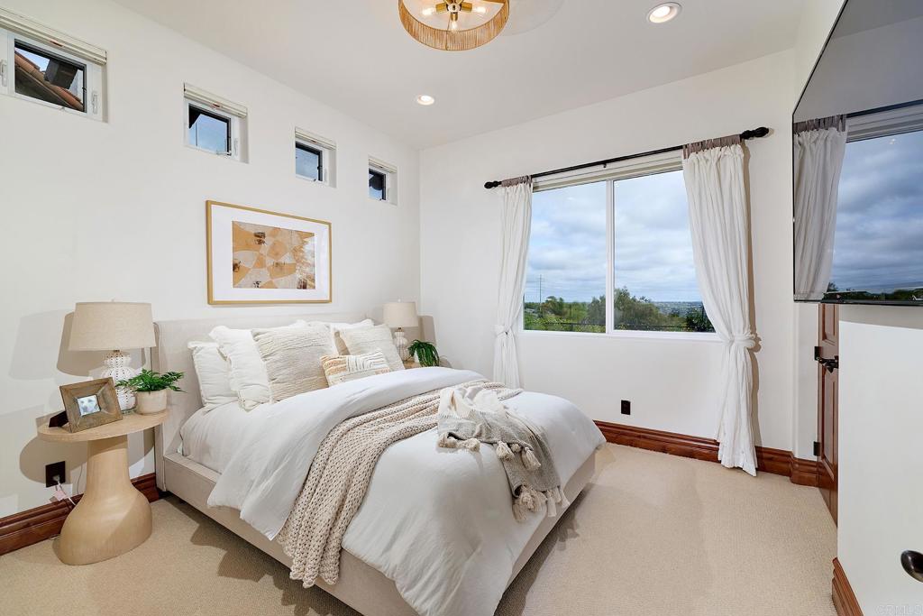 6811 Vianda Court Property Photo 13