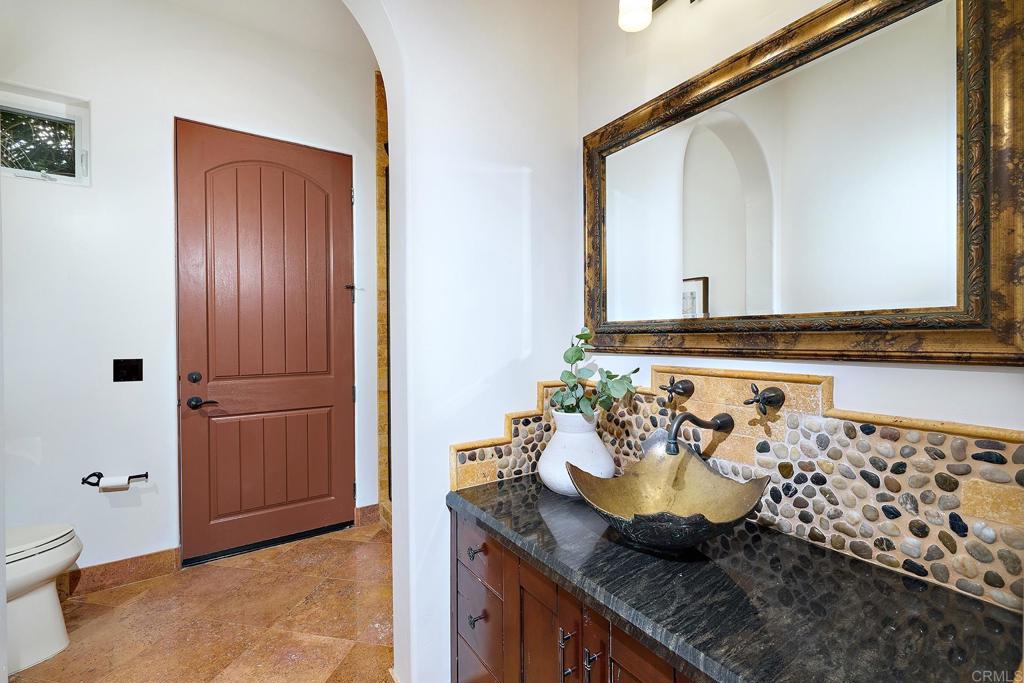 6811 Vianda Court Property Photo 17
