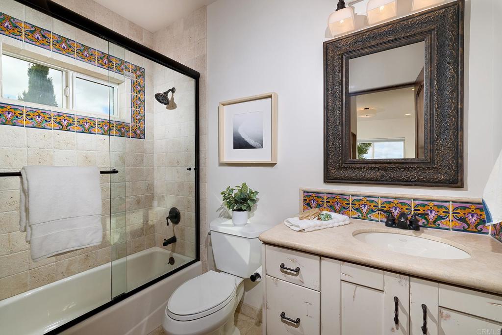 6811 Vianda Court Property Photo 34