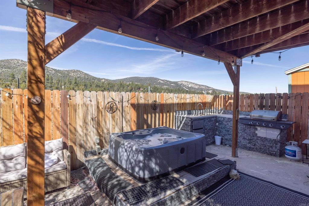 1011 W Fairway Property Photo 2
