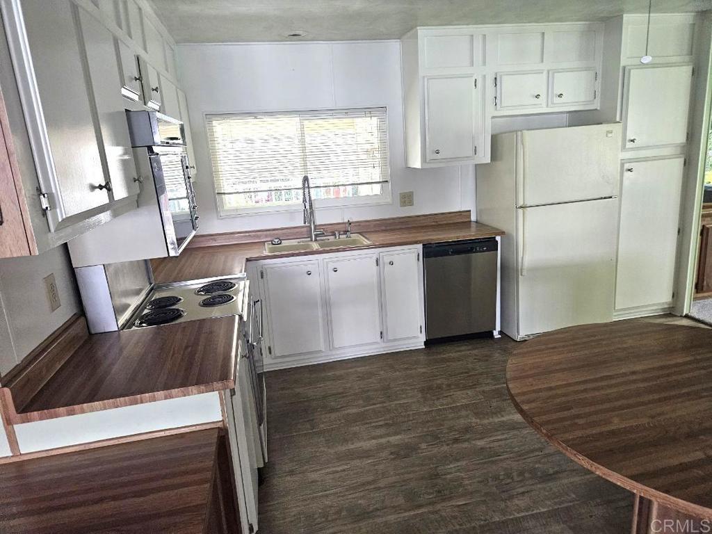 8975 Lawrence Welk Drive 424 Property Photo 6