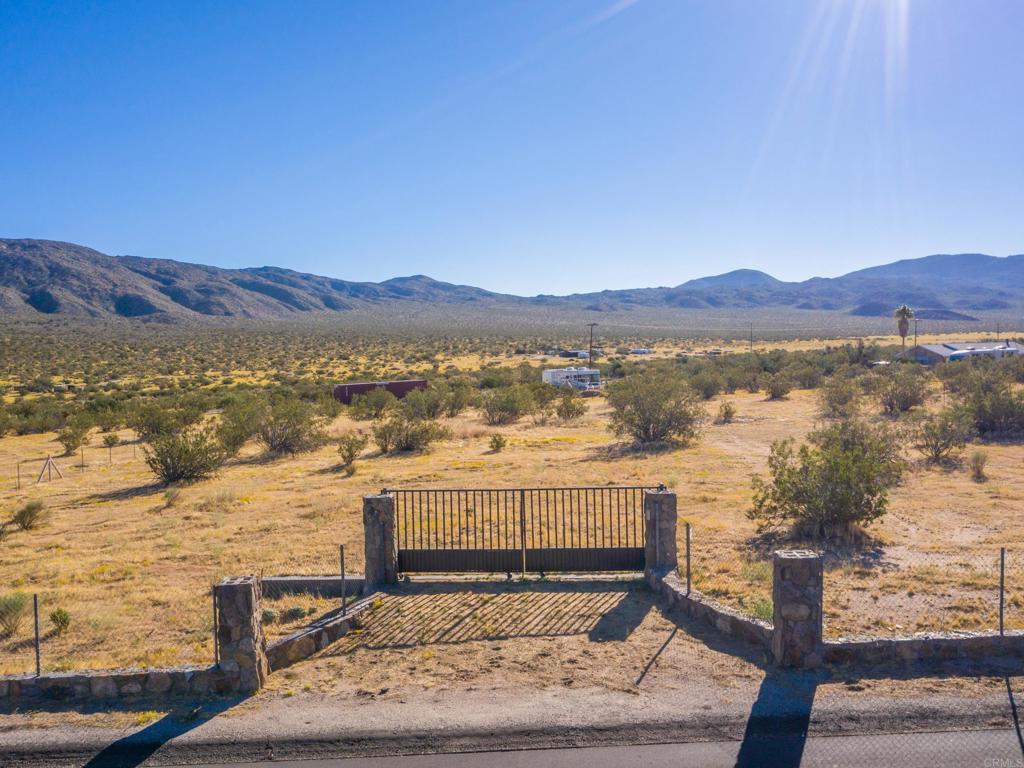 1 Kickin Horse Trail Property Photo 3