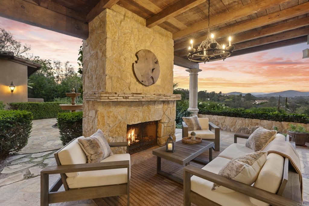5423 Calzada Del Bosque Property Photo 11
