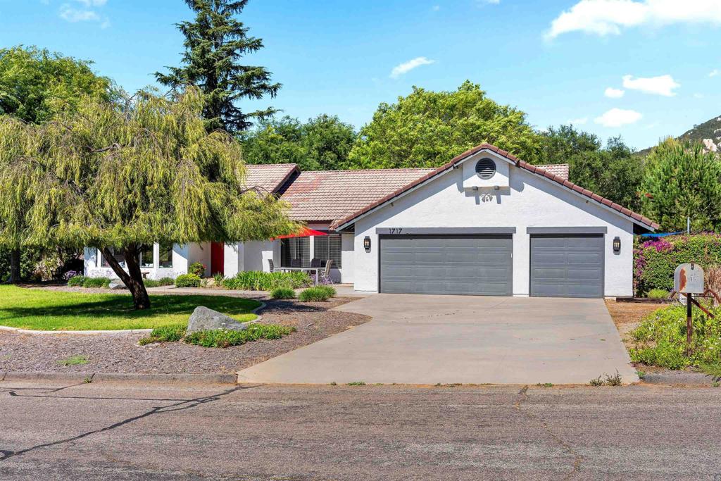 1717 Birchwood Property Photo 1
