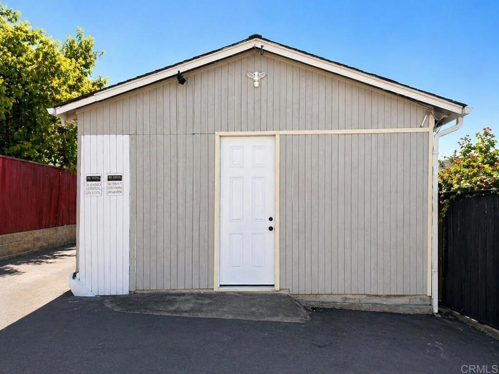 208 E Mission Road F Property Photo 1