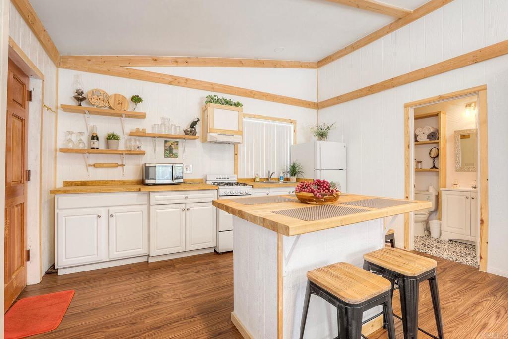 22223 Crestline Road Property Photo 2