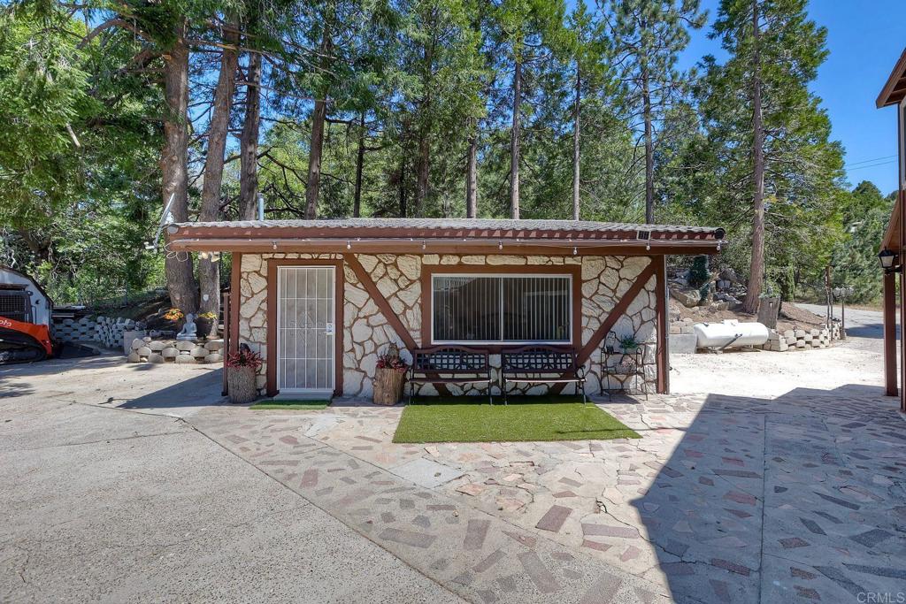 22223 Crestline Road Property Photo 3