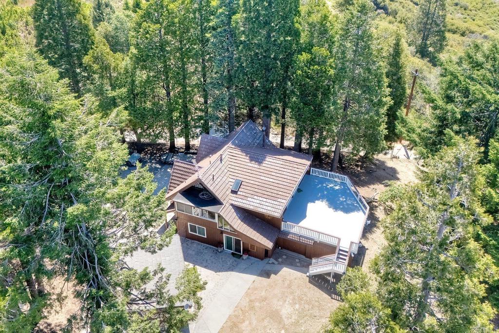 22223 Crestline Road Property Photo 5