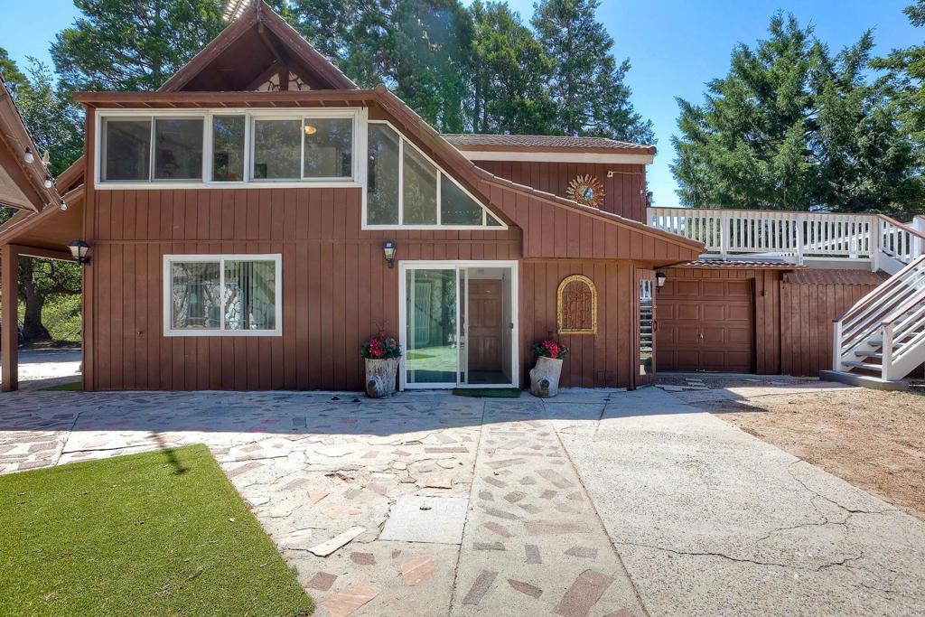 22223 Crestline Road Property Photo 6