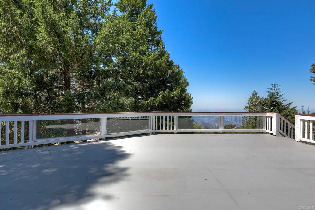 22223 Crestline Road Property Photo 12