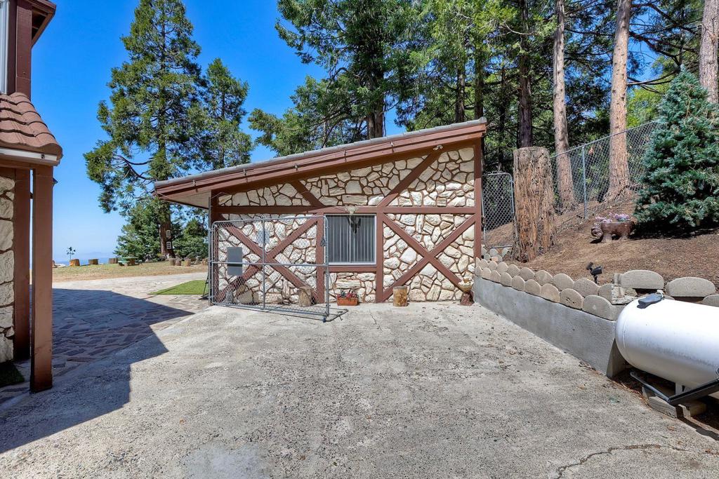 22223 Crestline Road Property Photo 13