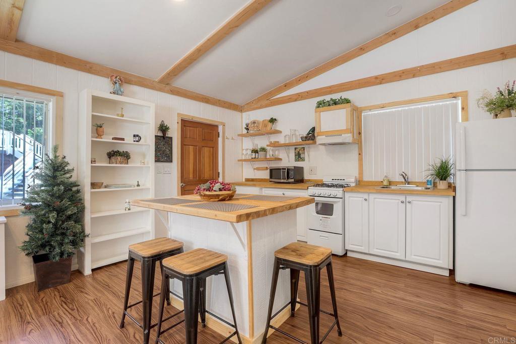 22223 Crestline Road Property Photo 15