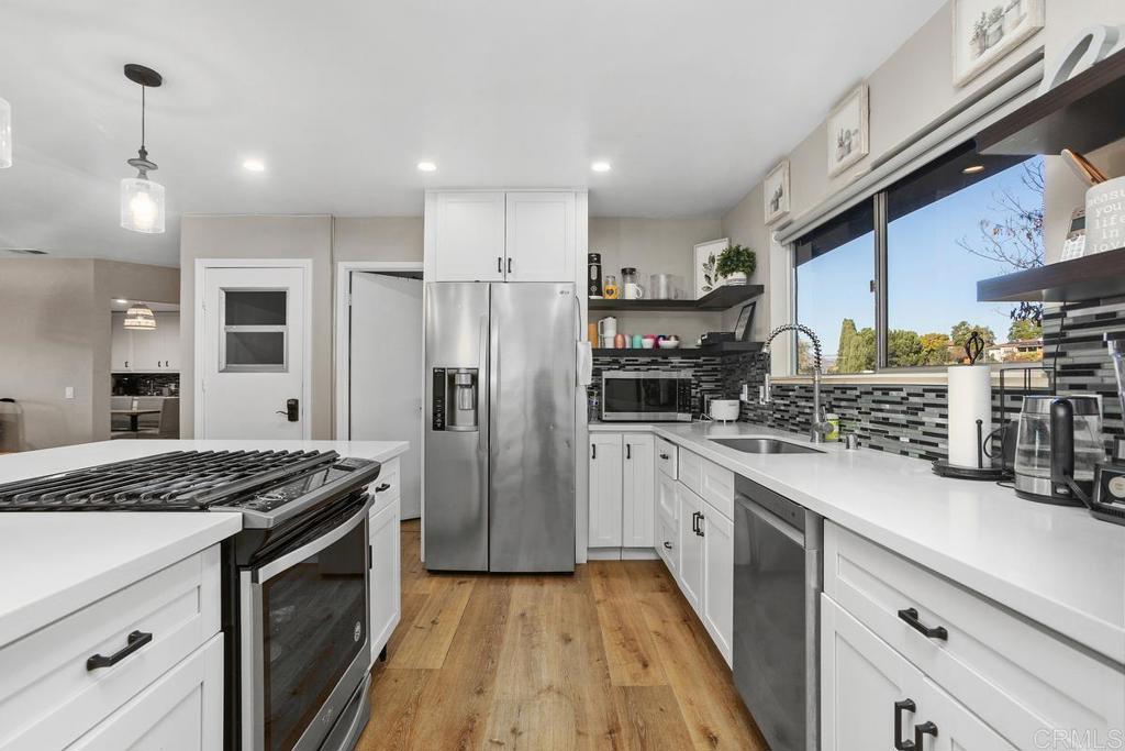 1341 Boyle Avenue, A And B Property Photo 6