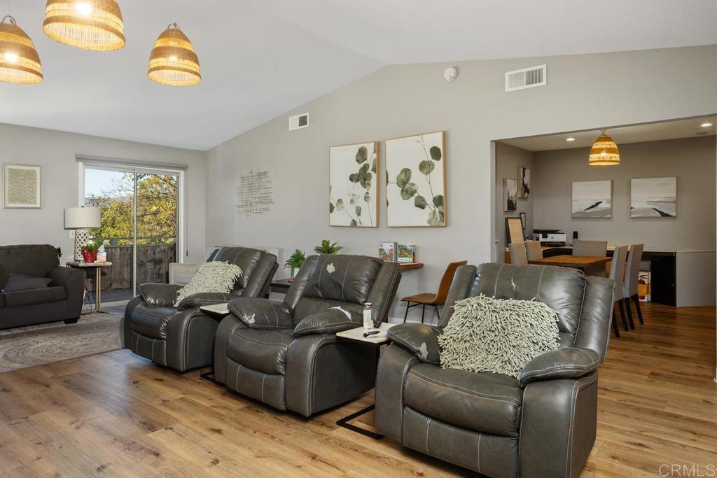 1341 Boyle Avenue, A And B Property Photo 11