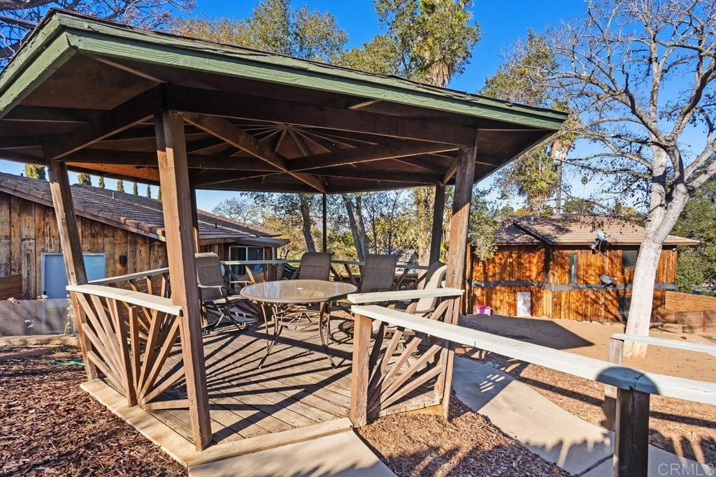1341 Boyle Avenue, A And B Property Photo 40