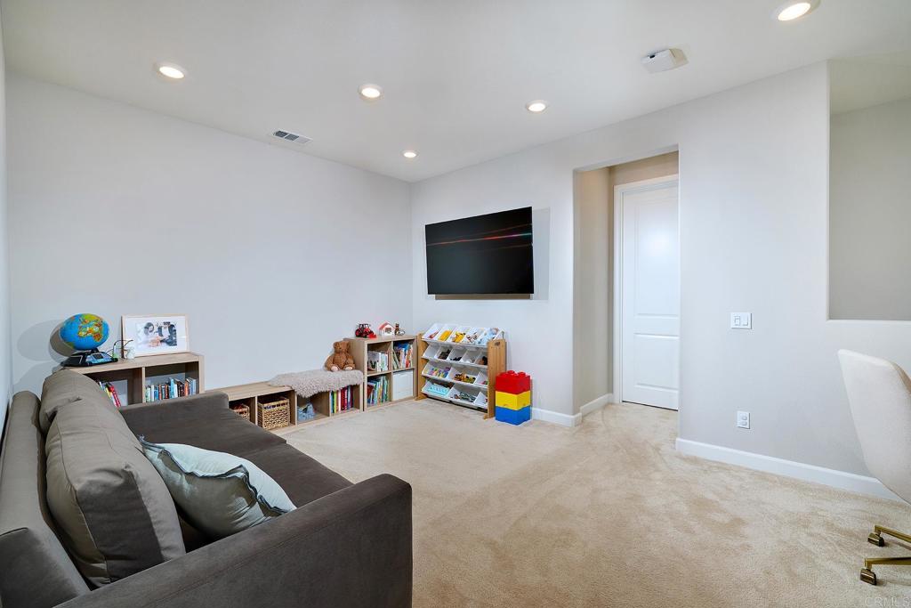 1065 Delpy View Property Photo 9