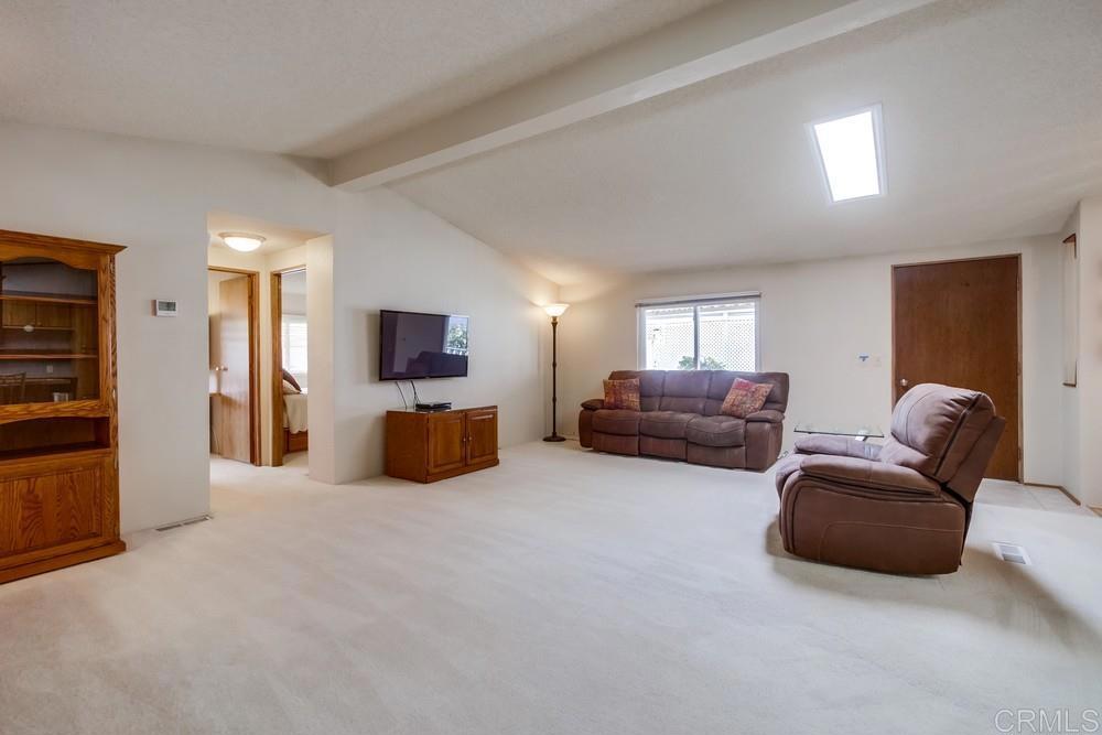 525 W El Norte Parkway 10 Property Photo 7