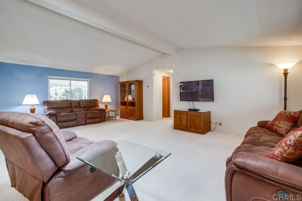 525 W El Norte Parkway 10 Property Photo 8