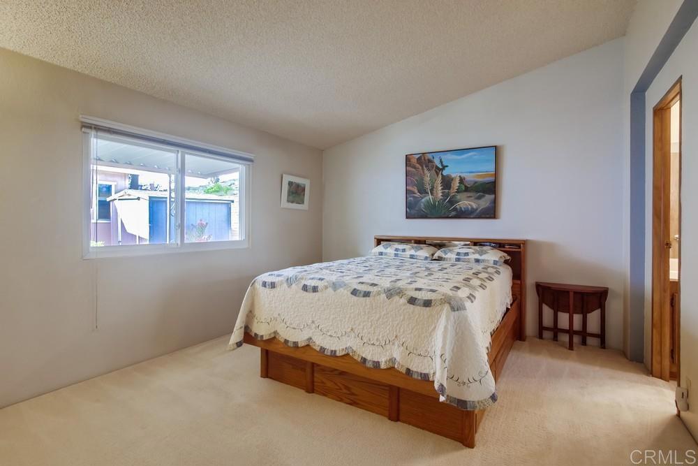 525 W El Norte Parkway 10 Property Photo 15