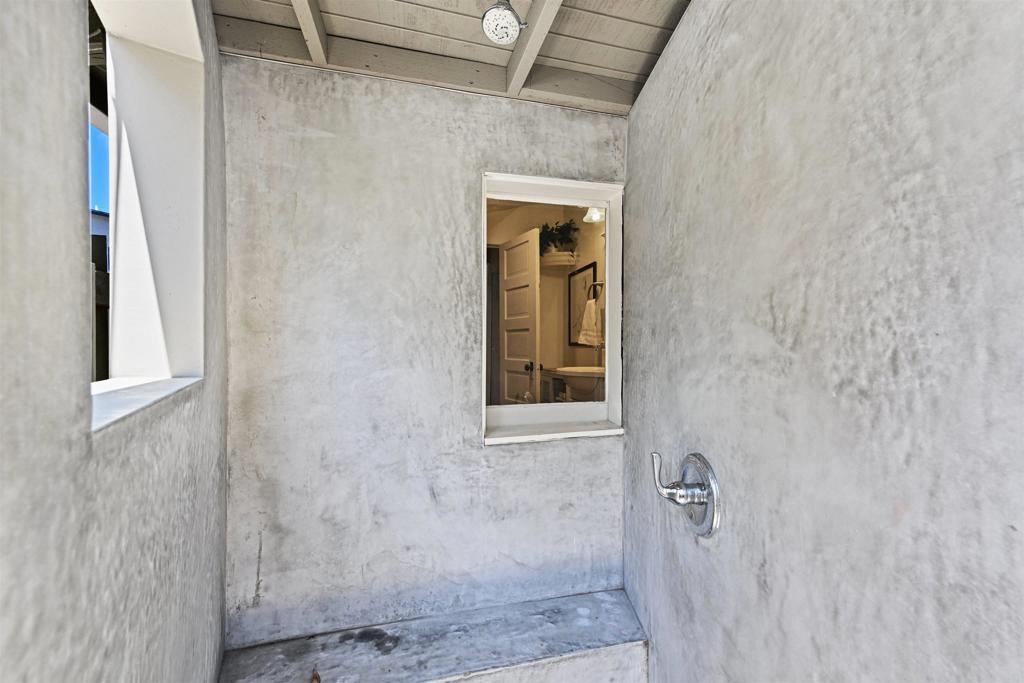 748 N Coast Highway 101 Property Photo 25