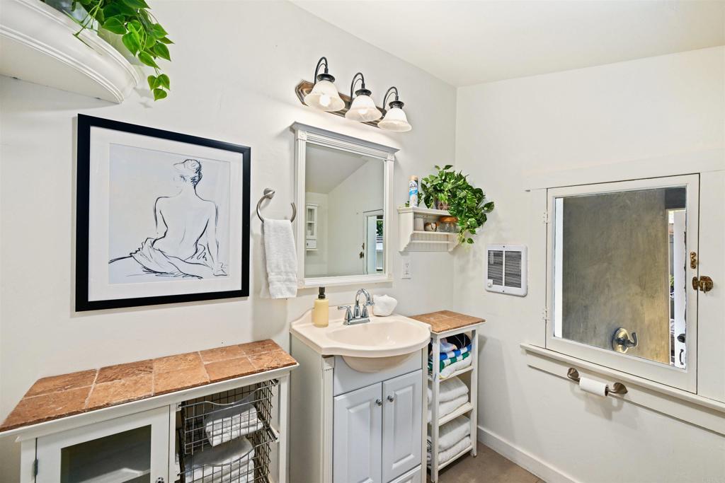 748 N Coast Highway 101 Property Photo 28