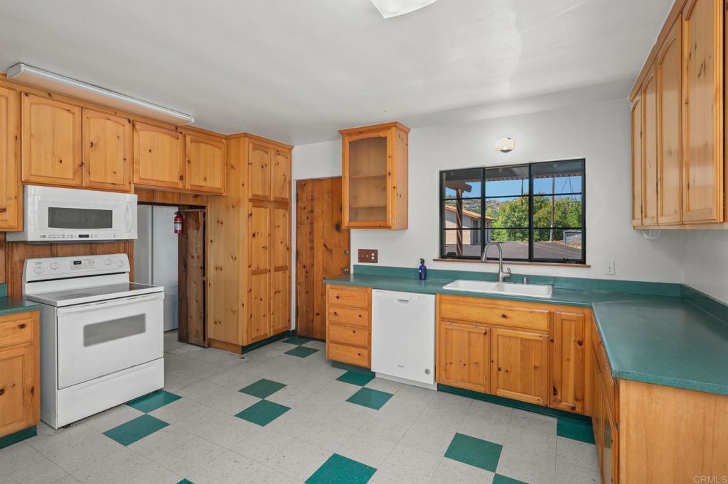 14038 San Pasqual Valley Road Property Photo 11