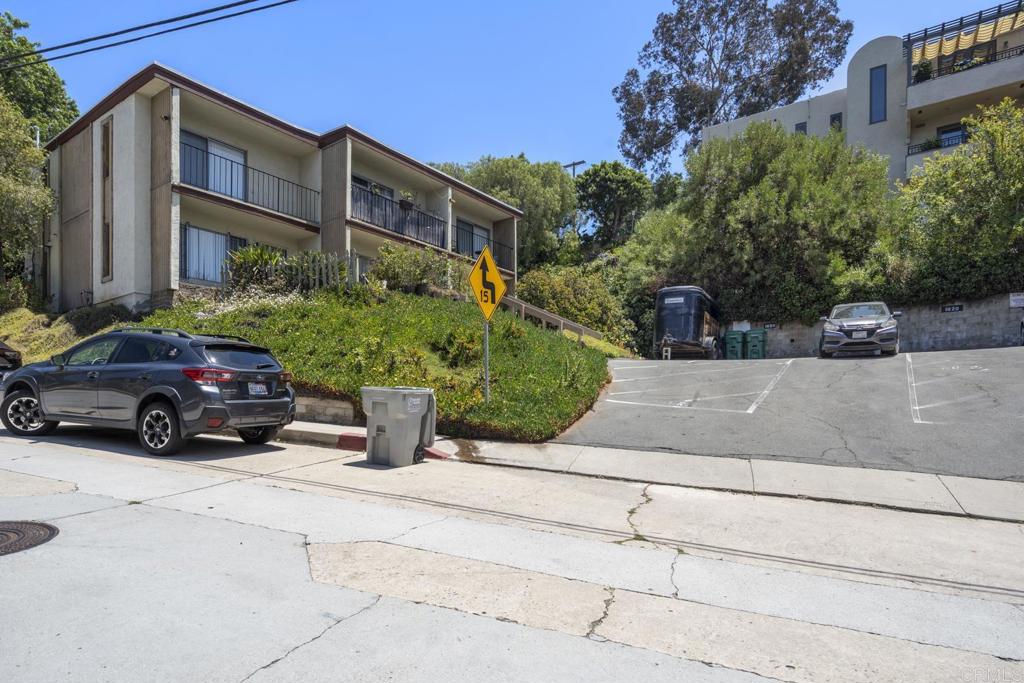 1605 09 Glenwood Drive Property Photo 3