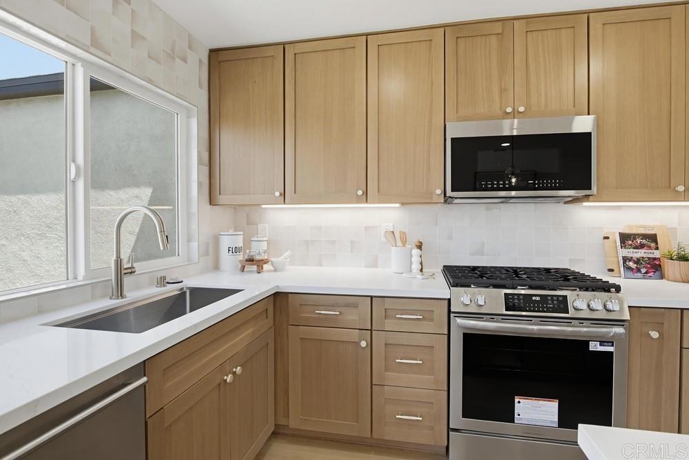4614 Winona Avenue Property Photo 12