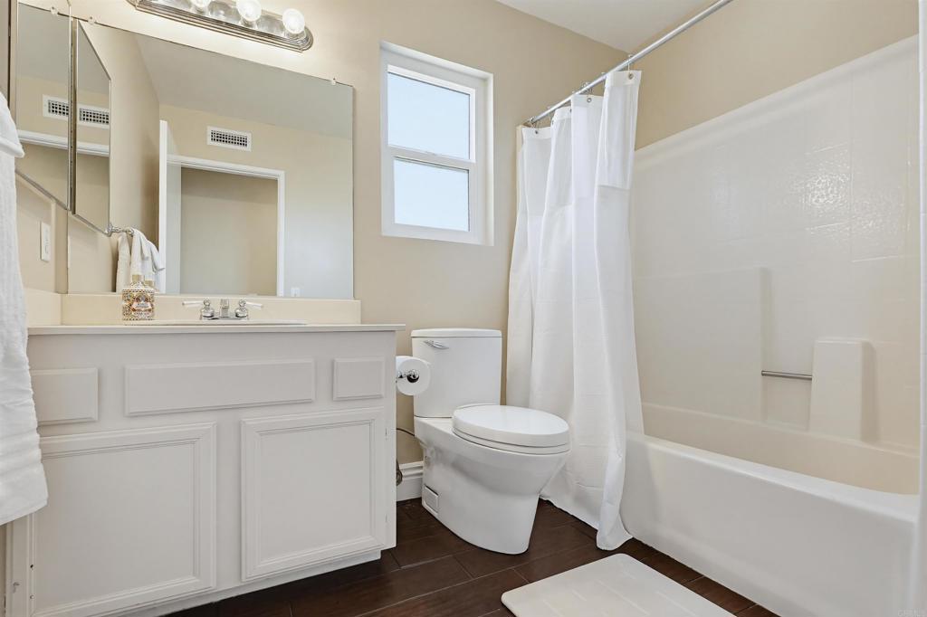 2756 Southampton Property Photo 11
