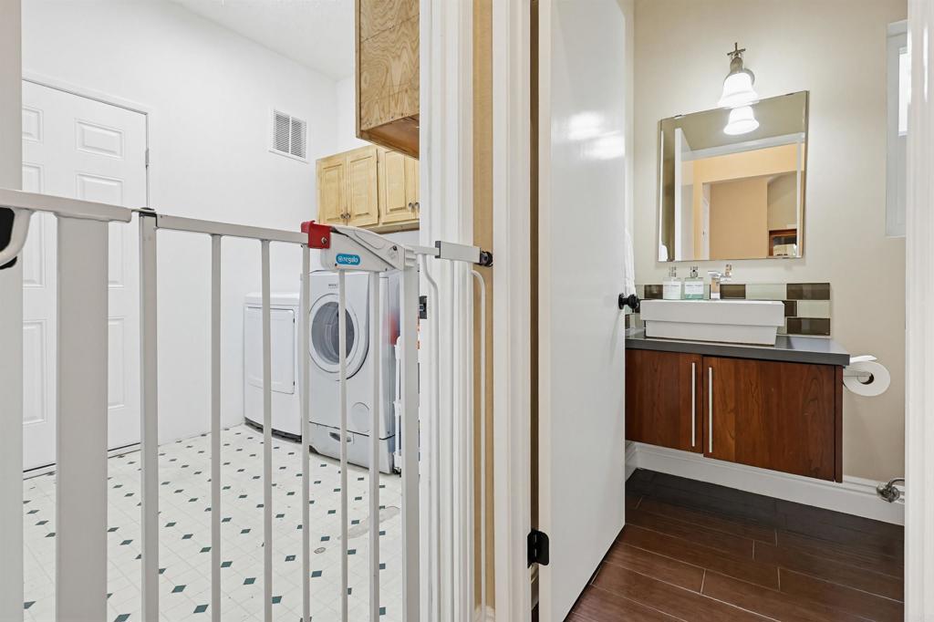 2756 Southampton Property Photo 17