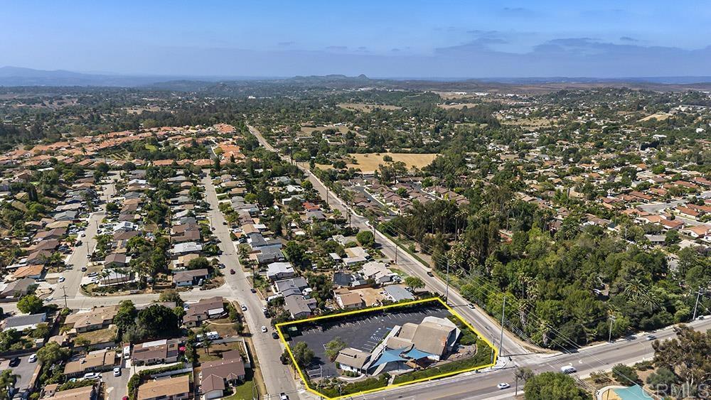 1109 E Fallbrook Street Property Photo 8