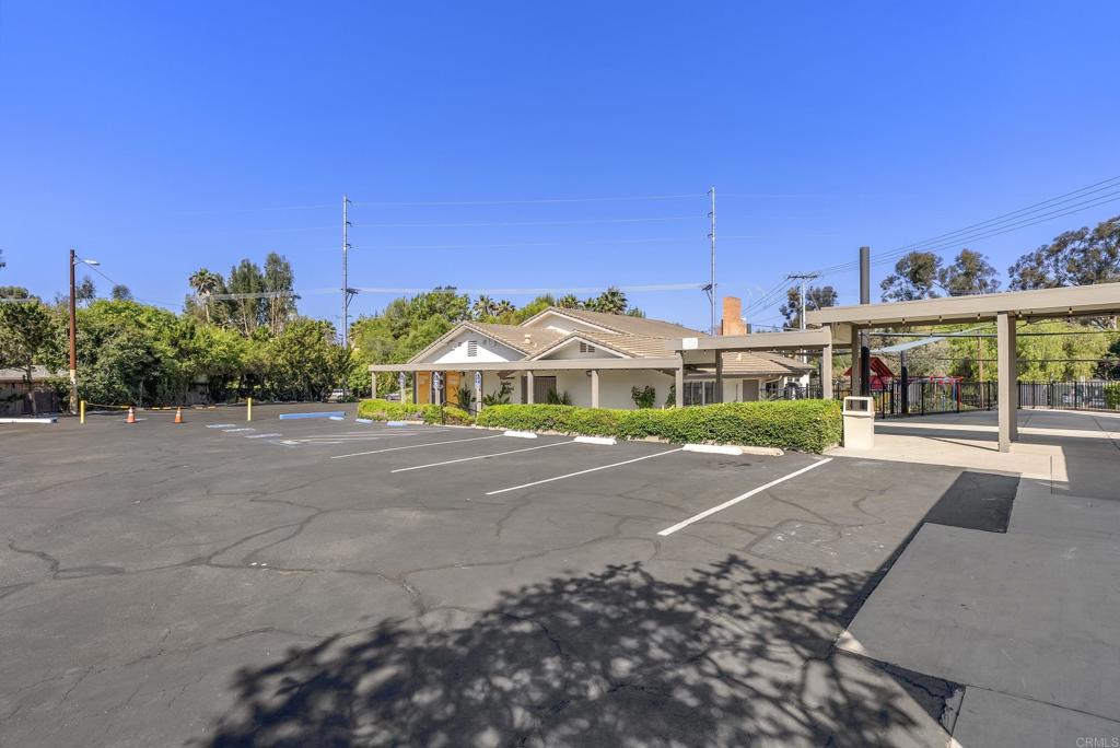 1109 E Fallbrook Street Property Photo 11