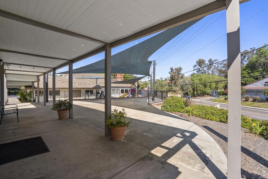 1109 E Fallbrook Street Property Photo 46