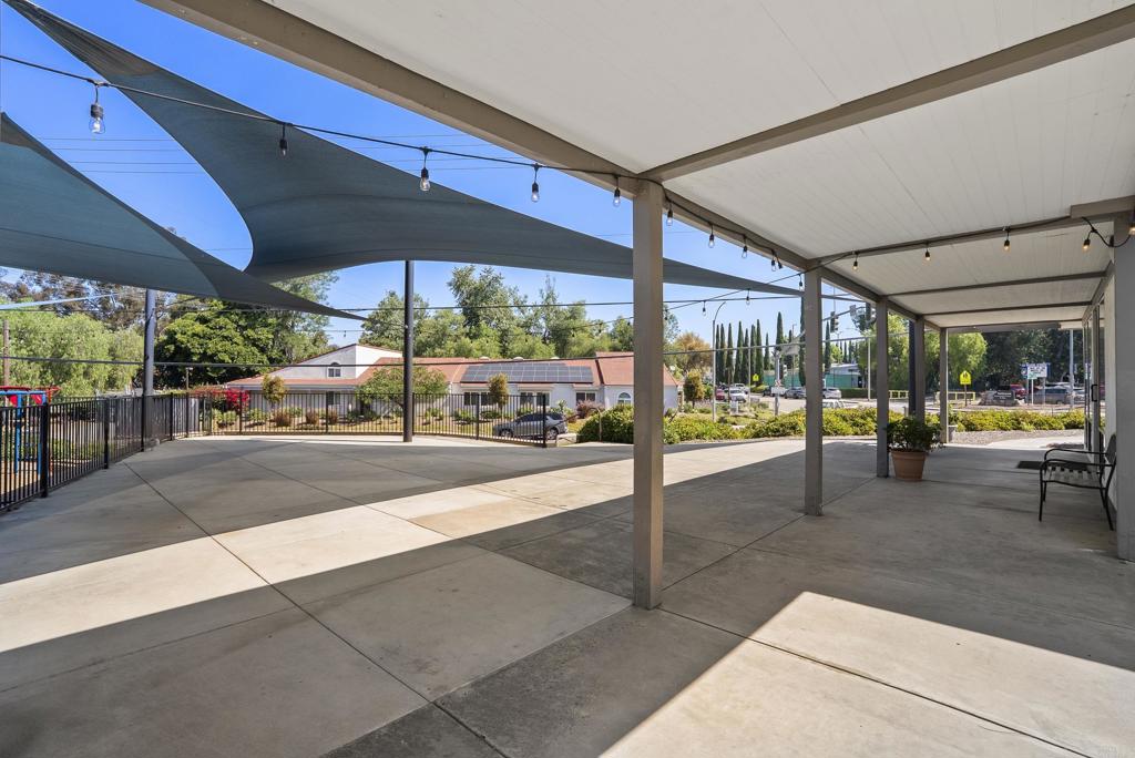 1109 E Fallbrook Street Property Photo 47