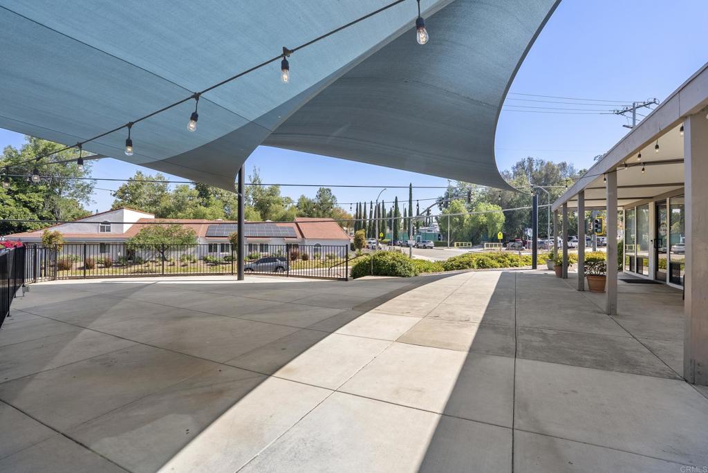1109 E Fallbrook Street Property Photo 48
