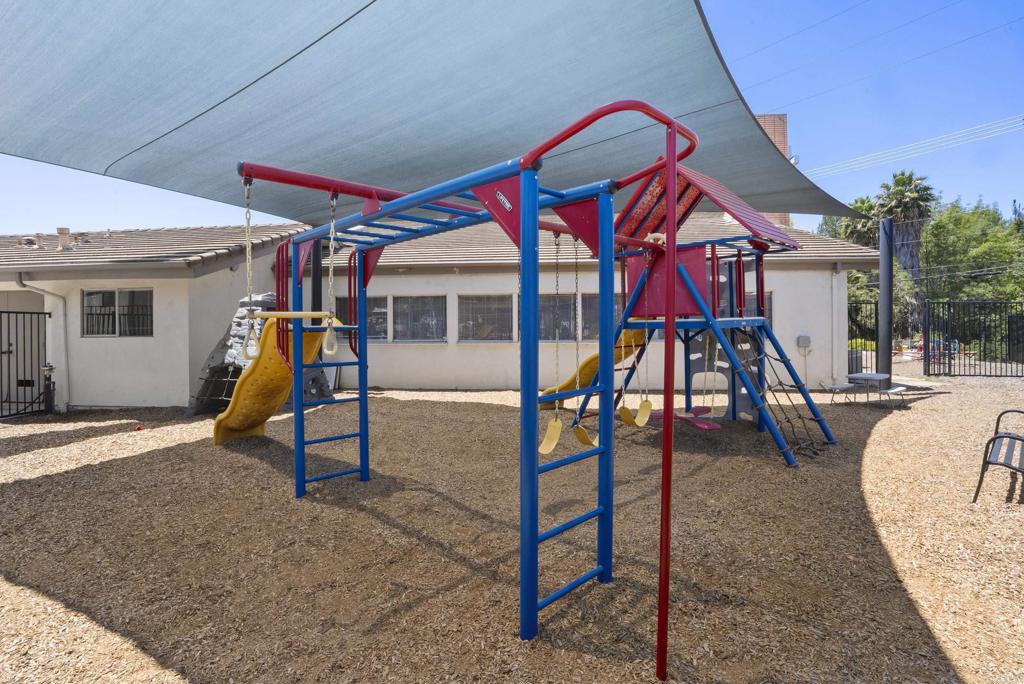 1109 E Fallbrook Street Property Photo 61