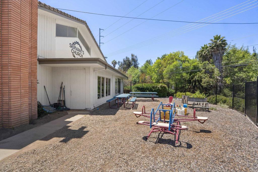 1109 E Fallbrook Street Property Photo 62